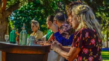 Este sábado a las 21 y el domingo a las 20, vuelve a escena, en El Arrimadero, “Un almuerzo argentino”, una comedia dramática de Benardo Cappa con la dirección de Silvana Feliziani y un gran elenco local. 
