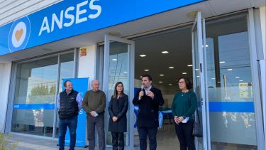 El titular de Energía, Darío Martínez, acompañó a Fernanda Raverta. Además estuvieron Pablo Todero, Oscar Parrilli, Silvia Sapag y otros dirigentes peronistas. Foto: Gentileza. 