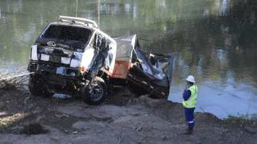 El camión fue retirado durante la jornada de hoy. Foto Yamil Regules.
