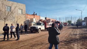 Intentan desalojar a una familia que compró un terreno de un loteo social
