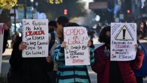 Estudiantes y docentes protestaron en el centro y  en el CPE de Neuquén