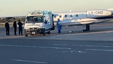 El joven de 27 años arribó en la tarde de este miércoles a la ciudad en un vuelo sanitario. Foto Gentileza