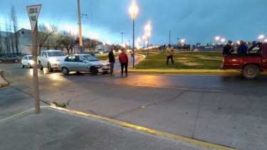 En esta rotonda se suelen registrar siniestros de tránsito. Foto Cristian D Amico
