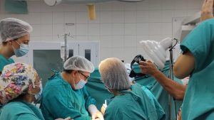 Después de la linterna y la perdida de agua en el quirófano, exigen una inspección para el hospital más grande de Neuquén