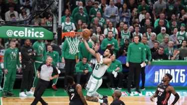 Tatum fue la figura con 31 puntos.