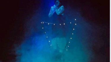 Este viernes 20 de mayo clown para jóvenes y adultos con "Niebla o el cielo entre los pies" . Foto gentileza