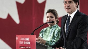 La ministra de Familias canadiense Karina Gould se solidarizó con las mujeres que necesiten interrumpir su embarazo y el primer ministro canadiense Justin Trudeau defendió el derecho a elegir.