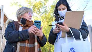 El Indec anunció anoche que se vuelve a abrir la página www.censo.gob.ar para poder completar el formulario del censo en forma digital. Foto Florencia Salto. 
