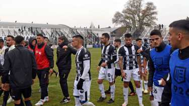Otra vez caras largas en Cipolletti. En Córdoba llegó a siete partidos sin ganar y se complica en la tabla. Foto: archivo 