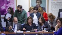 Imagen de Por la ley de alquileres, oficialismo y oposición firmaron dictámenes separados y se define en el recinto  