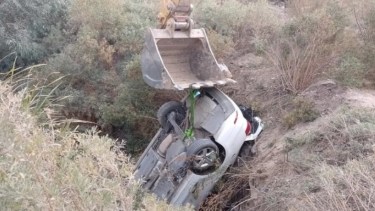 Así tuvieron que sacar al Vento en el que se accidentaron los jóvenes. 