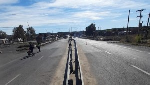 Avanzan las tareas de limpieza de la Ruta 22 entre Chichinales y Regina