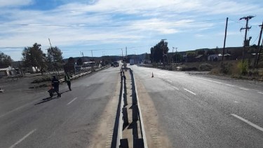 Avanzan las tareas de limpieza de la Ruta 22 entre Chichinales y Regina