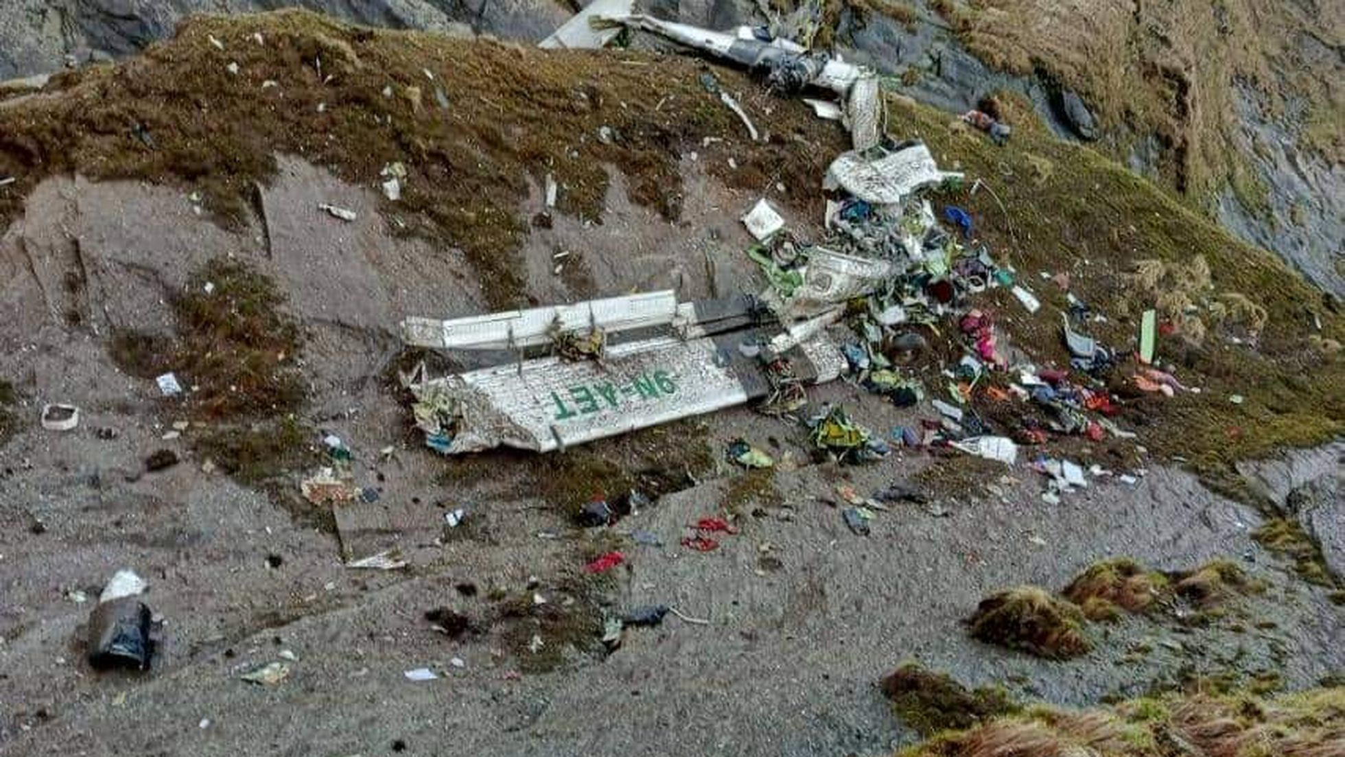  El avión accidentado fue encontrado tras más de 20 horas de búsqueda en el distrito de Mustang, en el noroeste de Nepal. Foto captura video.