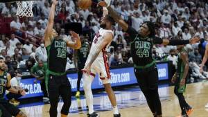 NBA: Boston venció a Miami de visitante y puede liquidar la serie de local
