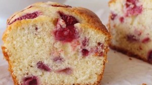 Budín de vainilla y frutillas sin gluten