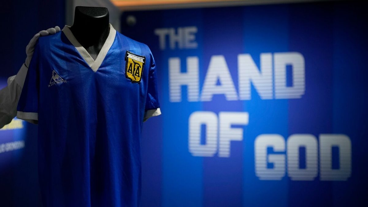 La famosa camiseta que uso Diego ante Inglaterra en el Mundial de México fue vendida a Emiratos Árabes Unidos.