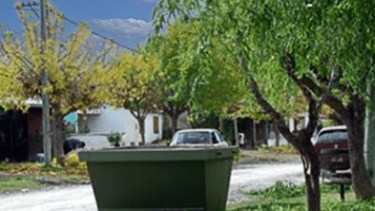 Desde el sábado se instalarán contenedores en los barrios de Huergo para el depósito de residuos no domiciliarios. (Foto Néstor Salas)