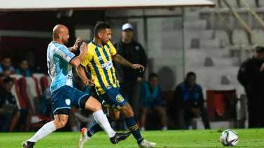 Elgorriaga tuvo una gran actuación. Metió el gol de Sol de Mayo y casi anota el segundo con un remate de derecha que pegó en el palo. Foto: Prensa Central 