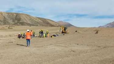 En la actualidad, se están realizando tareas de zanjeo y hormigoneo en el predio donde se isntalará el parque solar El Alamito. Foto: Gobierno de Neuquén.