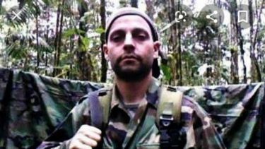 Morales Schoenfeld, con el uniforme de la guerrilla colombiana. 