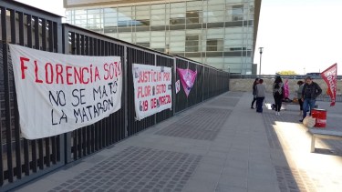 Familiares de Florencia siguieron la audiencia en la Ciudad Judicial. (Foto: Yamil Regules)