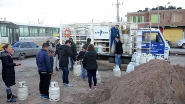 La distribución de garrafas es un operativo que se hace en forma periódica en los sectores que no tienen red de gas natural (Archivo)