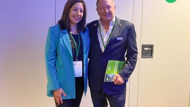 La gobernadora, se reunió con Andrew Forrest, presidente de Fortescue Future Industries. Foto: gentileza.