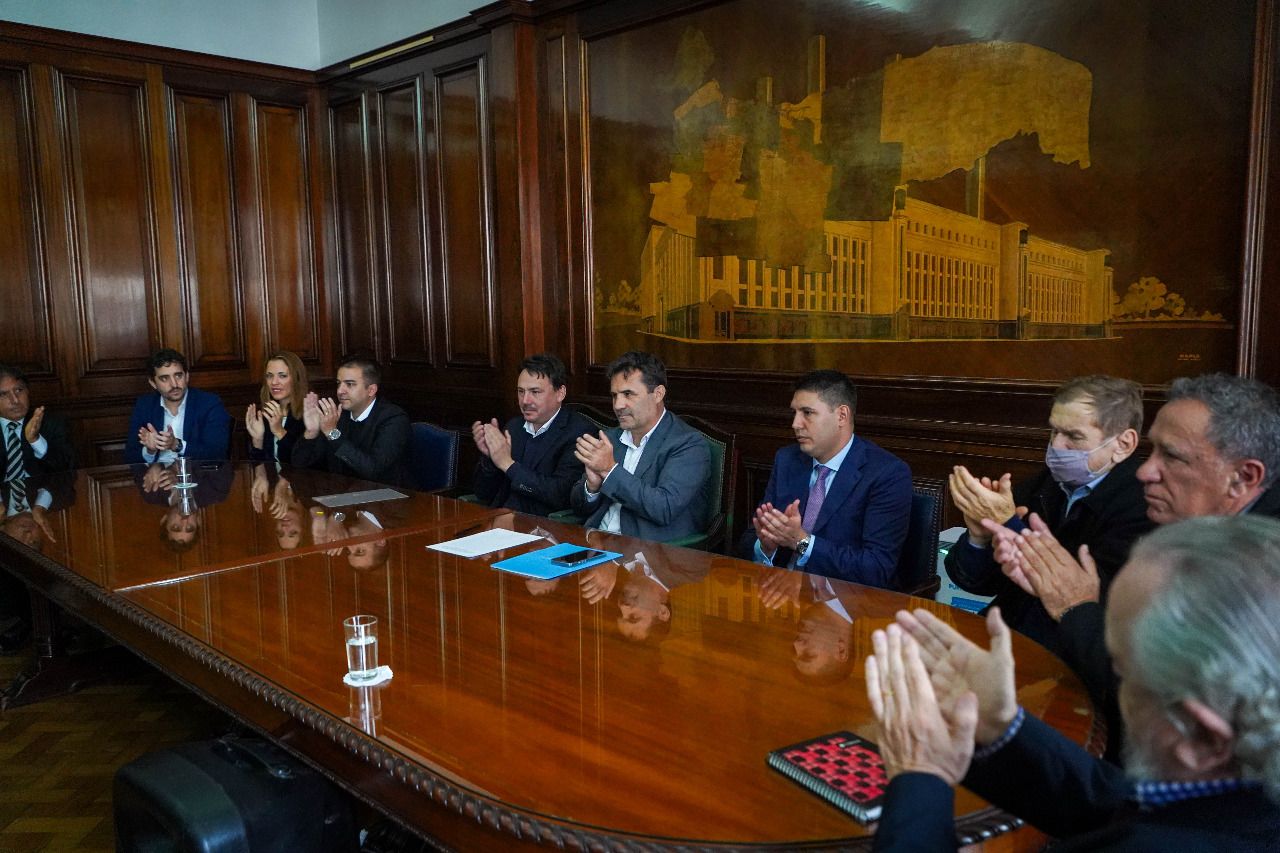 Ayer se realizó la primera reunión del “Equipo de Trabajo de Aprovechamientos Hidroeléctricos Concesionados”. Foto: gentileza.