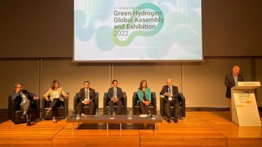 La gobernadora Carreras en su exposición, detalló plazos. Foto Gentileza