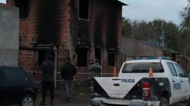 Así quedó la vivienda en la que se produjo el incendio. (Gentileza La Nueva)