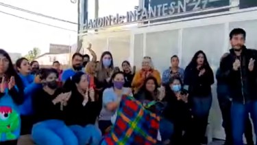 La comunidad educativa del Jardin 27 de Neuquén informó que necesitan como mínimo dos o tres auxiliares para funcionar. Foto: Captura vídeo