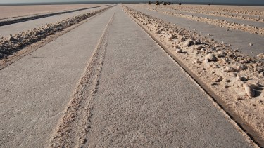 El Gualicho y sus paisajes: las aguadas, el viejo camino del Chancho donde está la Puerta del Diablo y la Piedra de Poderes.