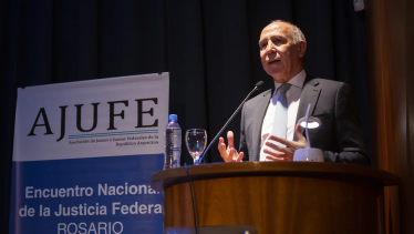 Ricardo Lorenzetti, juez de la Corte Suprema, expuso en un encuentro de funcionarios judiciales en Rosario.
