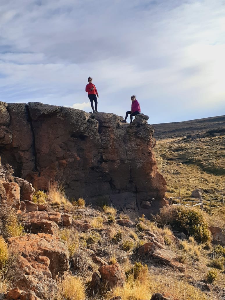 De vacaciones al campo: 5 lugares para conocer la Patagonia real entre ovejas, torta fritas e historias