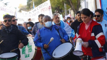 Los hospitalarios acampan y marchan en Viedma. Foto: Pablo Leguizamón.