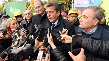 Massa participó del acto oficial de la inauguración de las obras en la Terminal de Ómnibus de Viedma. Foto: Marcelo Ochoa.