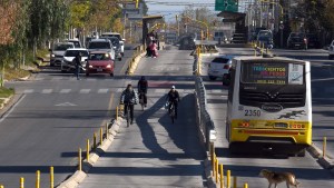 Los otros usos del Metrobús en Neuquén: pista de skate, ciclovía y una peatonal