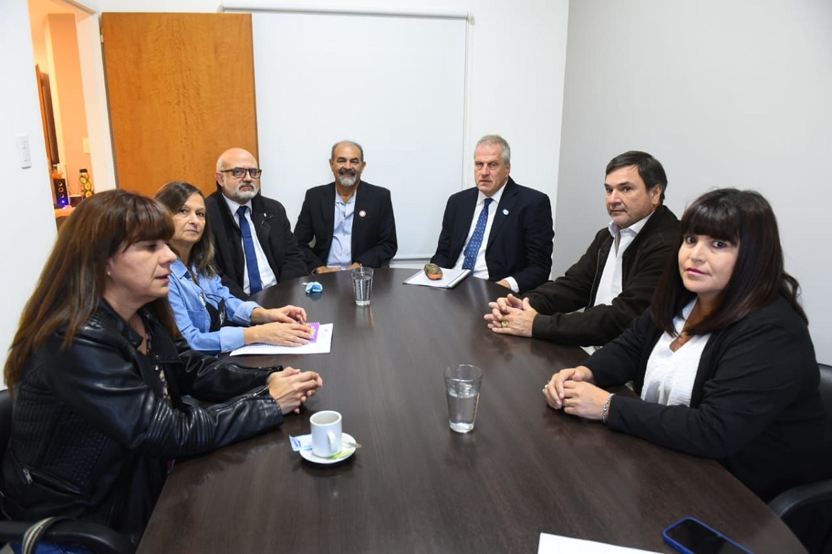 Unter mantuvo una reunión con Jaime Perczyk, ministro de Educación de la Nación y su equipo, en Viedma. Foto Gentileza.