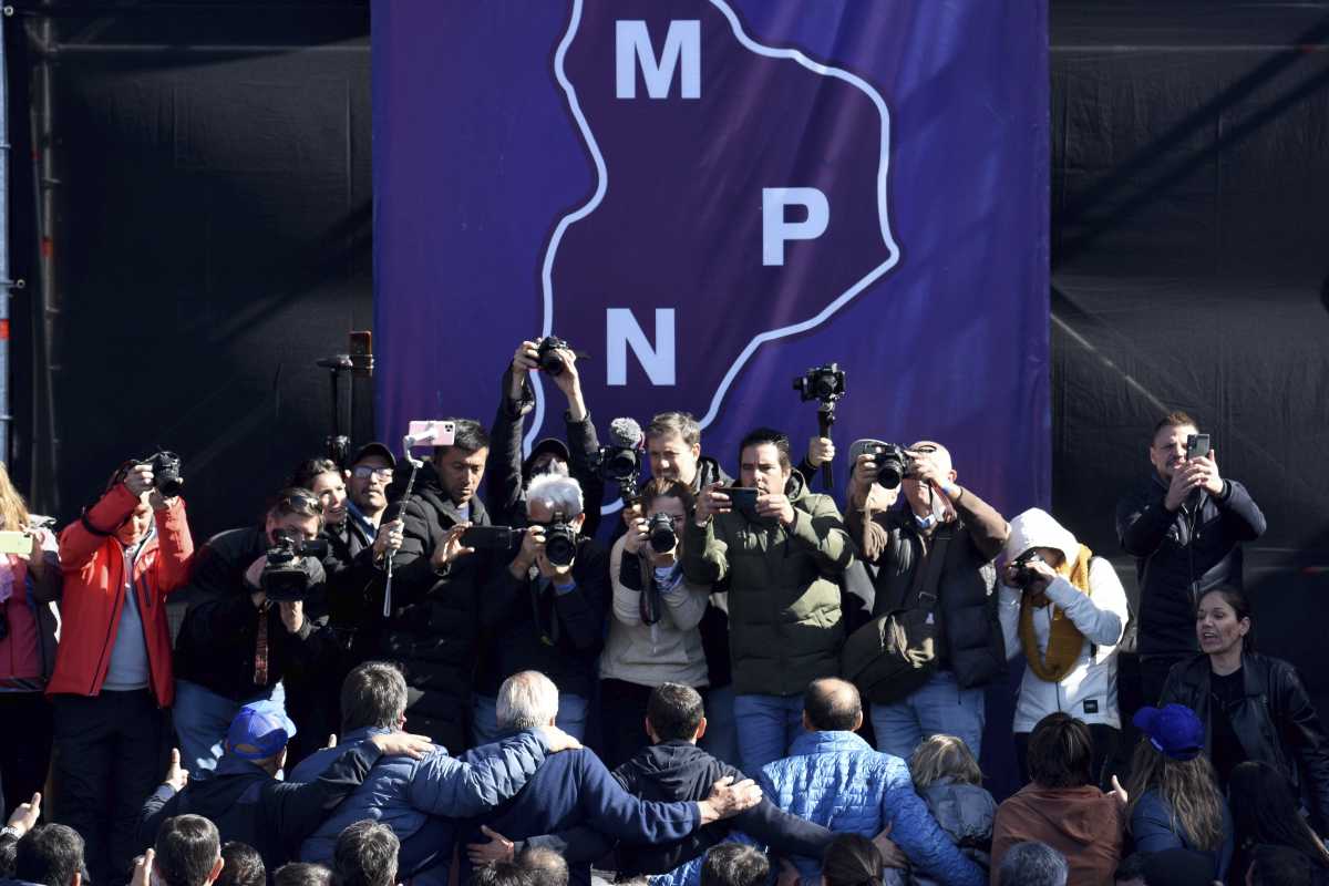 El oficialismo de la lista Azul buscará retener la conducción del partido con Jorge Sapag y Omar Gutiérrez. Foto: archivo Matías Subat.