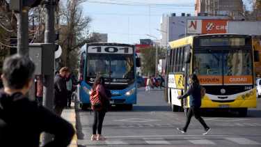 El paro se levantó y hoy el servicio de colectivos funciona de manera normal. (Foto archivo Matías Subat).-