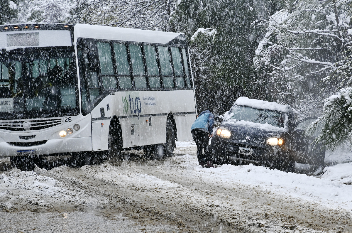 Un temporal de nieve, lluvia y vientos intensos se registra por estas horas en Bariloche y la región cordillerana. (foto de archivo)
