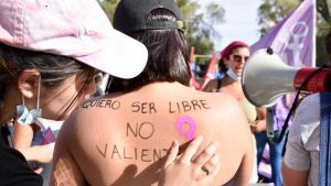 Primera condena por acoso callejero en Neuquén: debe pagar un viaje al Encuentro de Bariloche
