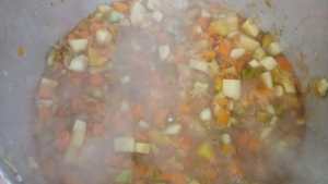 Roca: qué tiene de particular esta «ollita popular» que se cocina todos los martes desde hace 1 año