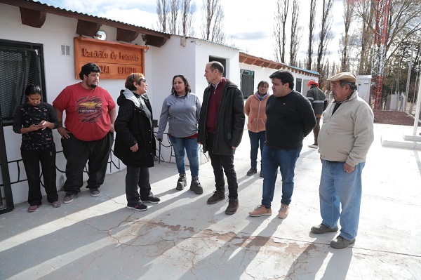 El gobernador visitó la localidad de Sauzal Bonito para anunciar que hará casas antisísmicas para todo el pueblo (Neuquén Informa)
