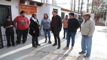 El gobernador visitó la localidad de Sauzal Bonito para anunciar que hará casas antisísmicas para todo el pueblo (Neuquén Informa)