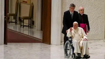 El papa Francisco arrastra un dolor en la rodilla derecha desde principios de año. 