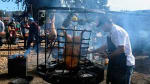 El Festival Nacional del Chef Patagónico ya encendió los fogones en Pehuenia: lo que tenés que saber