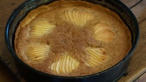 Tarta frangipane de peras y almendras por Juliana López May