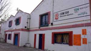 Sin luz, agua ni calefacción; suspenden las clases en la ESRN 150 y reclaman a Educación